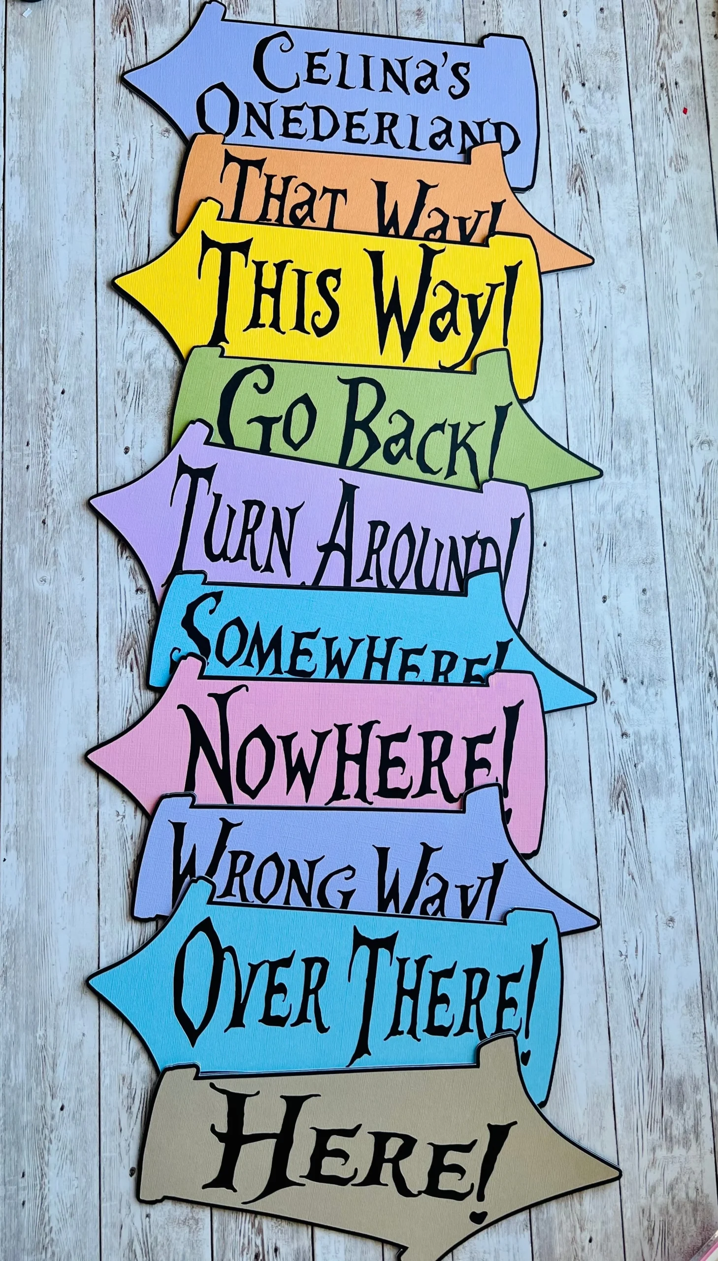 Free Printable Alice In Wonderland Arrow Signs Template